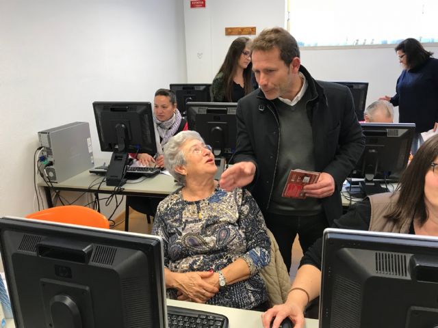 Clausura del Taller de formación sobre Informática Básica, actividad enmarcada en el proyecto Dinamización Local Torre-Pacheco - 2, Foto 2