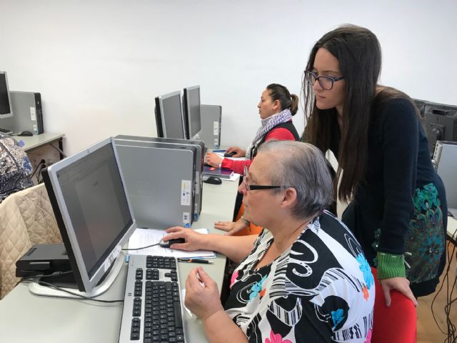 Clausura del Taller de formación sobre Informática Básica, actividad enmarcada en el proyecto Dinamización Local Torre-Pacheco - 4, Foto 4