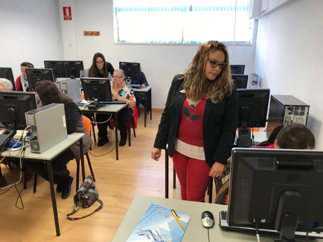 Clausura del Taller de formación sobre Informática Básica, actividad enmarcada en el proyecto Dinamización Local Torre-Pacheco - 5, Foto 5