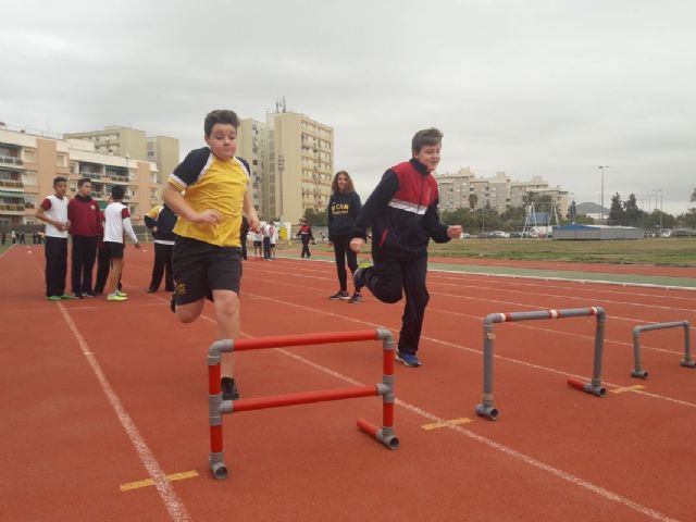Cerca de un centenar de alumnos del colegio Hispania viven una jornada de atletismo con el programa ADE - 1, Foto 1