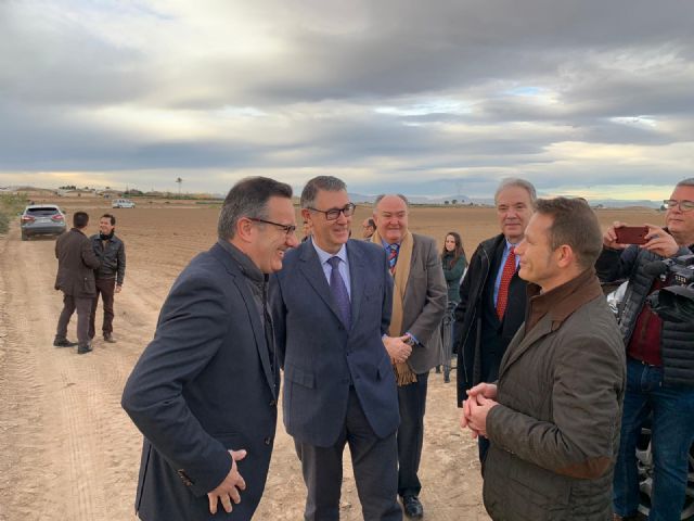 El delegado del Gobierno supervisa el inicio de las obras de emergencia en el canal de drenaje D7 en Los Alcázares en su conexión con la rambla del Albujón - 1, Foto 1