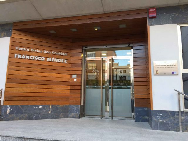 El PSOE pide implantar la cita previa para empadronarse en la oficina de San Cristóbal y evitar las largas colas de espera - 1, Foto 1