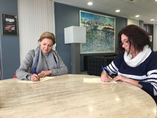 El Ayuntamiento firma un convenio con APANDA para abrir un punto de atención a niños con pérdidas auditivas en San Javier - 1, Foto 1