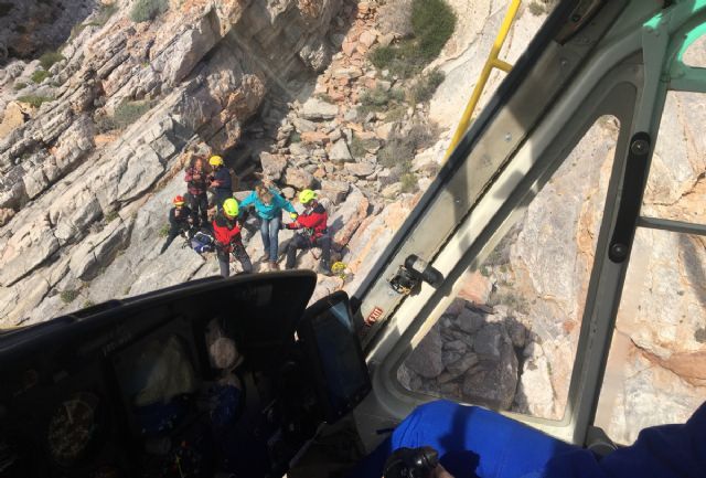 Rescatados por aire dos senderistas que se habían perdido en la Sierra de la Muela - 1, Foto 1