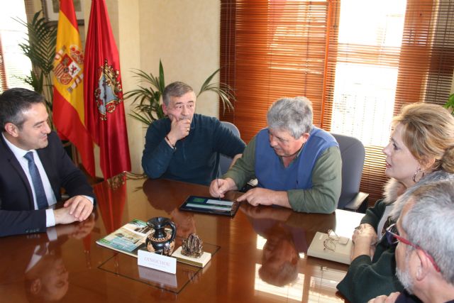 El Ayuntamiento renueva los convenios con los comerciantes de las plazas de abastos de San Pedro y Campoamor - 3, Foto 3