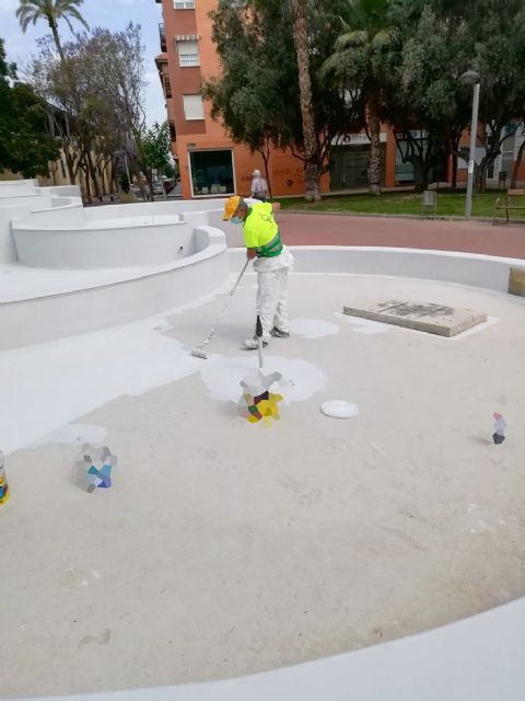 El Ayuntamiento de Murcia aplica un tratamiento anti grafiti en los lagos y fuentes del municipio - 2, Foto 2