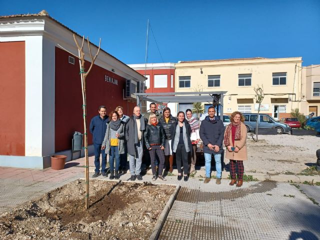 La creatividad urbana llega a Murcia con la instalación de dos bancos ´Book´ - 2, Foto 2