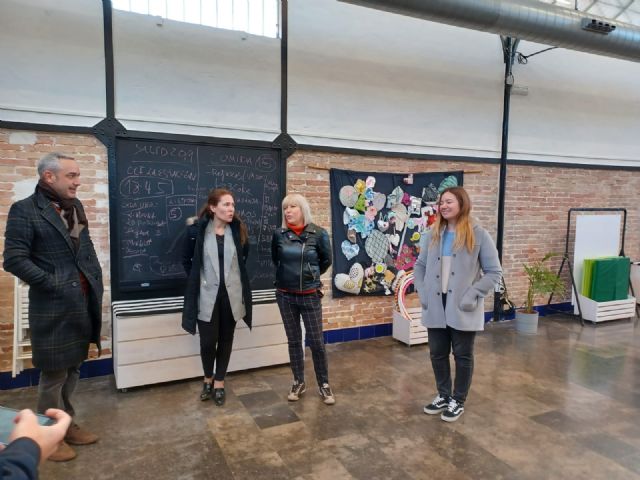 La creatividad urbana llega a Murcia con la instalación de dos bancos ´Book´ - 3, Foto 3