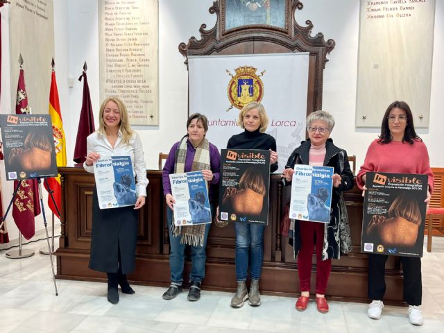 La Asociación de Fibromialgia de Lorca (Afilor) organiza un ciclo de charlas y una exposición itinerante para visibilizar esta dolencia y la realidad de aquellos que la padecen - 1, Foto 1