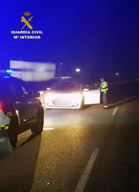 La Guardia Civil investiga un conductor por cuadriplicar la tasa máxima de alcohol y conducir con el carné retirado - 2, Foto 2