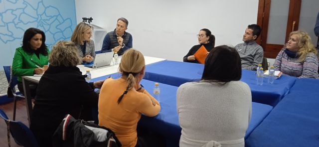 Fulgencio Gil mantiene el primer encuentro de trabajo con la nueva consejera de Política Social, Familias e Igualdad, Conchita Ruiz, tras su nombramiento - 1, Foto 1