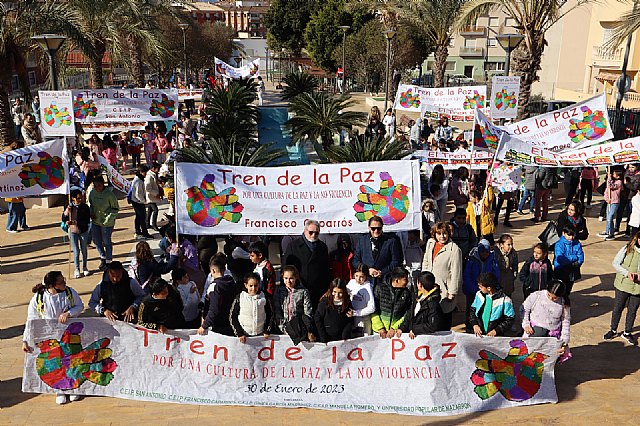 Los colegios del municipio celebran el día escolar de la no violencia y la paz, Foto 1