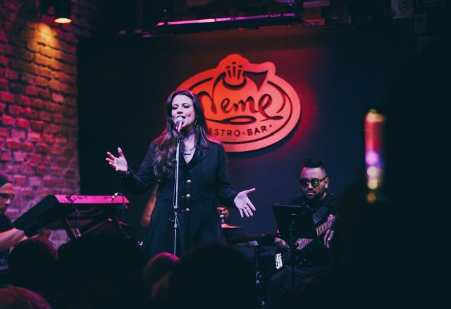 La cantautora Angie Beiner lanza álbum Quiero Hacerlo Bien con masiva concurrencia en Miami - 1, Foto 1