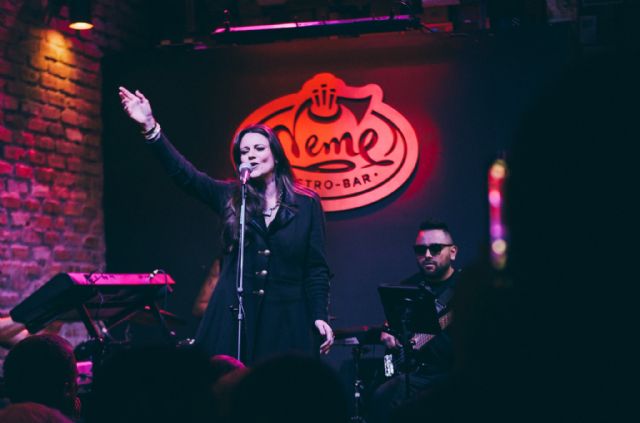 La cantautora Angie Beiner lanza álbum Quiero Hacerlo Bien con masiva concurrencia en Miami - 2, Foto 2