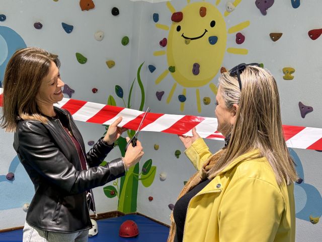 El CEIP Las Lomas estrena rocódromo en el pabellón deportivo del centro - 1, Foto 1