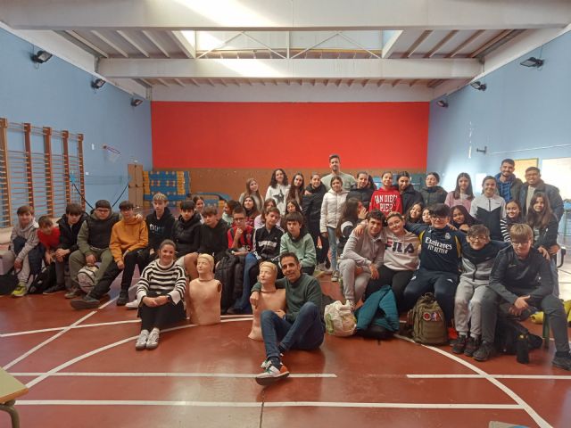 El Hospital Vithas Almería imparte un taller de RCP a 200 alumnos del IES Aruntia mediante su programa 'Aula Salud Colegios' - 2, Foto 2