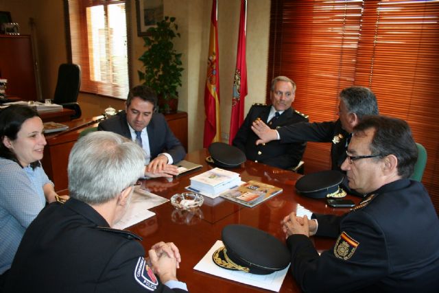 El Alcalde se reúne con el Subdirector General de Logística de la Dirección General de Policía del Ministerio de Interior - 3, Foto 3