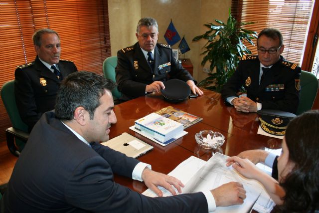 El Alcalde se reúne con el Subdirector General de Logística de la Dirección General de Policía del Ministerio de Interior - 4, Foto 4