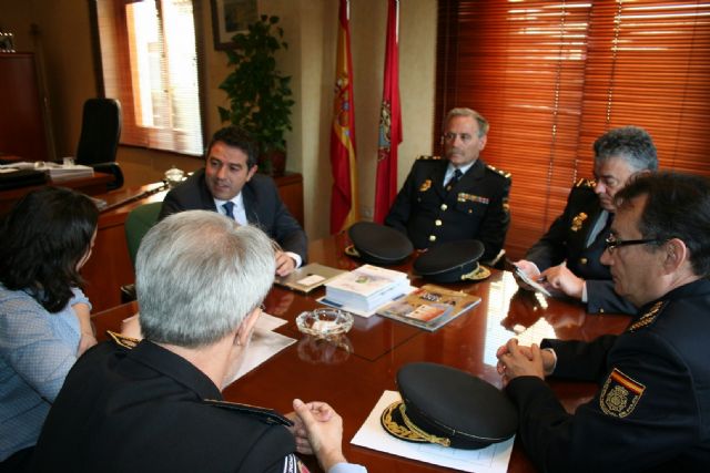 El Alcalde se reúne con el Subdirector General de Logística de la Dirección General de Policía del Ministerio de Interior - 5, Foto 5