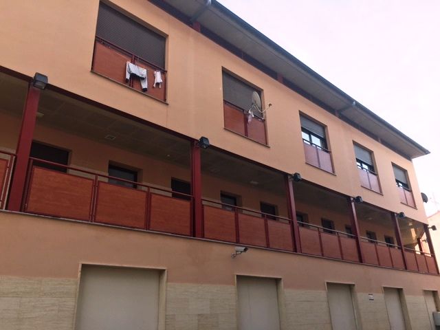 El PSOE exige medidas para cuidar la imagen de las fachadas e impedir la colocación de tenderetes y otros objetos antiestéticos en balcones - 3, Foto 3