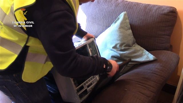 La Guardia Civil detiene a 102 personas por tenencia y distribución de archivos pedófilos a través de Internet - 2, Foto 2