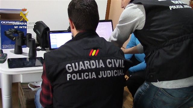 La Guardia Civil detiene a 102 personas por tenencia y distribución de archivos pedófilos a través de Internet - 3, Foto 3