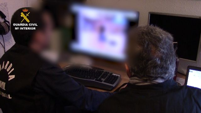 La Guardia Civil detiene a 102 personas por tenencia y distribución de archivos pedófilos a través de Internet - 4, Foto 4