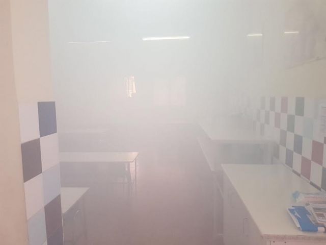 Protección Civil y la comunidad educativa del Colegio Reina Sofía participan en un simulacro de incendio, Foto 8