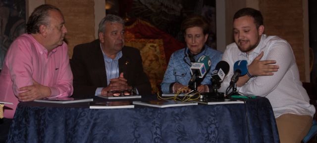 La Santísima Virgen de los Dolores protagoniza la revista n° 27 del Paso Azul - 1, Foto 1