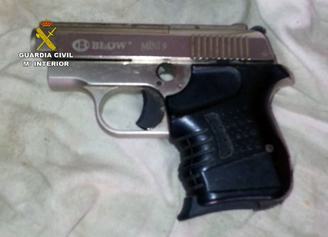 La Guardia Civil detiene a un joven por agredir a tres miembros de una familia en un domicilio de Sangonera la Seca-Murcia - 1, Foto 1