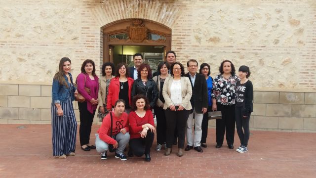 Diez desempleados de Pliego se forman como al bañiles con un programa de la Comunidad - 1, Foto 1