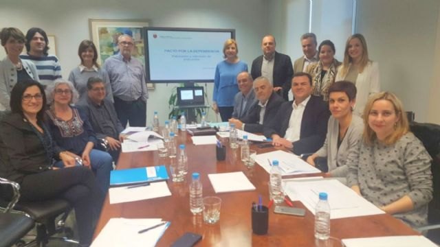 Más de 32.000 personas dependientes reciben servicios y prestaciones por parte de la Comunidad - 1, Foto 1