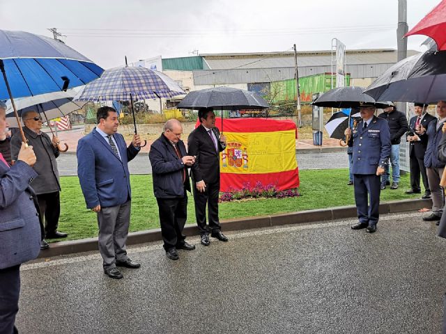 Ni la lluvia privó hoy el descubrimiento de las placas que dan nombre a la avenida Cristo Yacente en Alcantarilla - 5, Foto 5