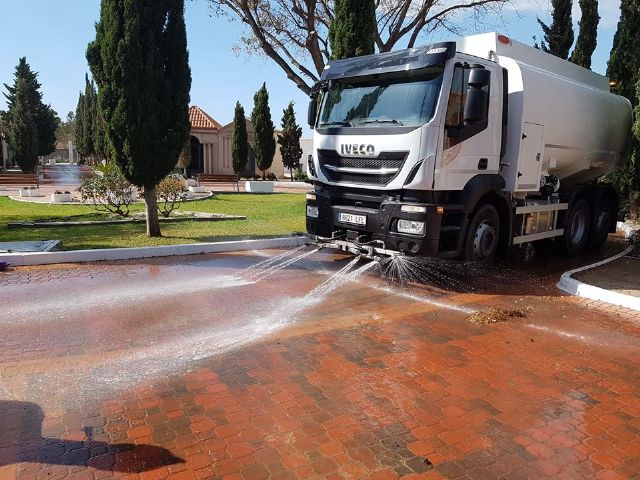 El decreto de estado de emergencia obliga a la prohibición de los velatorios y limita a tres el número de personas que pueden asistir a los entierros - 1, Foto 1