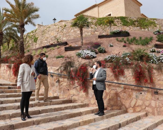 El Ayuntamiento de Lorca lleva a cabo labores de restauración paisajística y mantenimiento del Conjunto Monumental de El Calvario para el embellecimiento de este popular enclave - 1, Foto 1