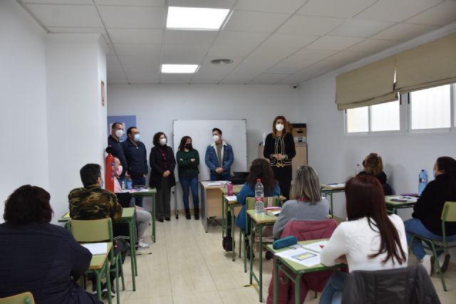 Patricia Fernández da la bienvenida a los 18 alumnos del programa de Empleo Archena emprende en verde - 1, Foto 1