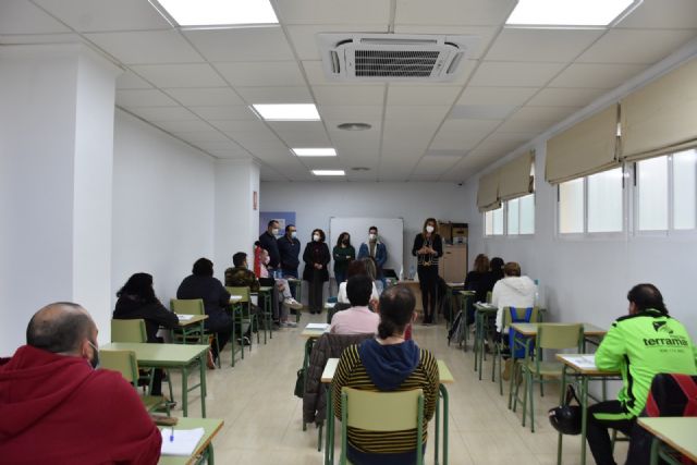 Patricia Fernández da la bienvenida a los 18 alumnos del programa de Empleo Archena emprende en verde - 3, Foto 3