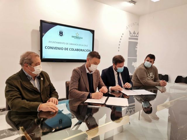 El Ayuntamiento de Caravaca y Estrella de Levante firman un acuerdo para apoyar los eventos culturales y festivos Caravaca y las pedanías - 1, Foto 1