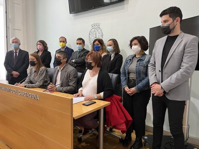 MC: La oposición denuncia las actitudes dictatoriales de N. Arroyo (PP) al vetar el derecho a debatir sus mociones - 1, Foto 1