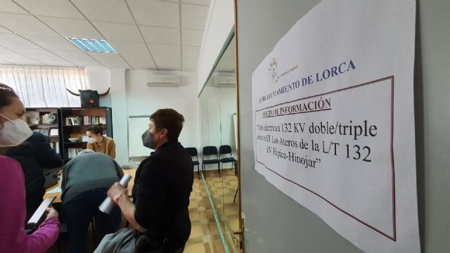 La oficina habilitada por el Ayuntamiento para el asesoramiento de los vecinos afectados por el proyecto de la línea de alta tensión Hinojar-Águilas recoge 500 alegaciones - 1, Foto 1