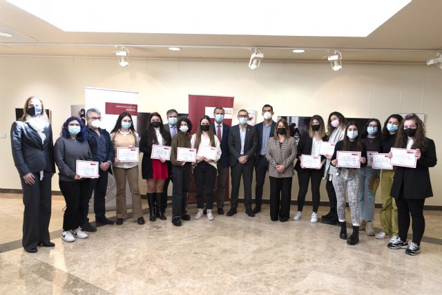 Veinticinco alumnas de la Universidad de Murcia reciben las becas Piedad de la Cierva - 2, Foto 2