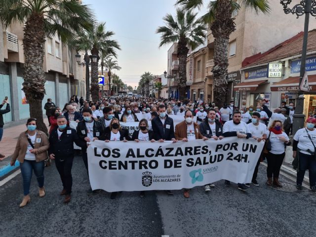 Más de medio millar de vecinos reivindica en Los Alcázares un centro de salud 24 horas - 1, Foto 1
