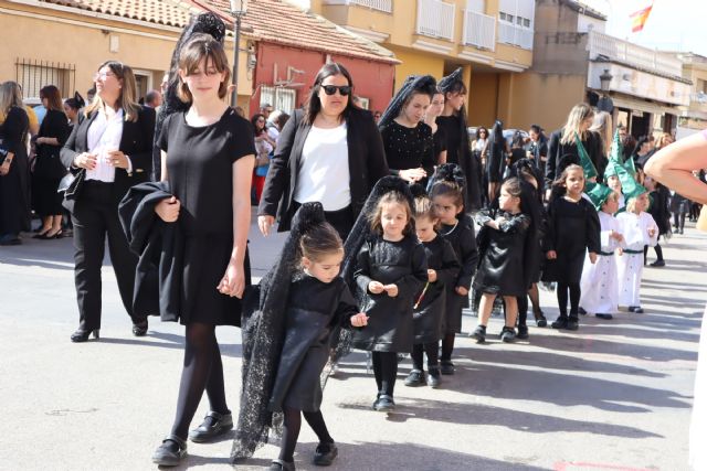 El traslado de San Juan con los alumnos del centro educativo San Pedro Apóstol da inicio a los desfiles procesionales - 1, Foto 1