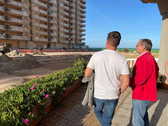 El PSOE recoge el malestar de los vecinos ante la desaparición de 80 plazas de aparcamiento en la urbanización Castillos de Mar - 2, Foto 2