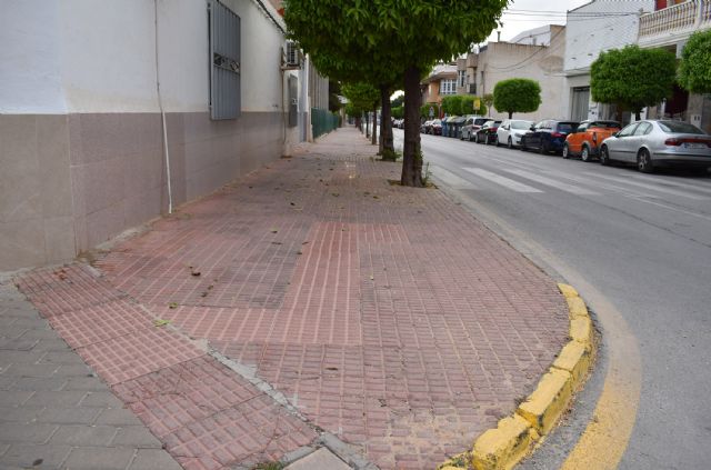 El Ayuntamiento renovará las aceras y el alumbrado en la avenida Reyes Católicos - 1, Foto 1
