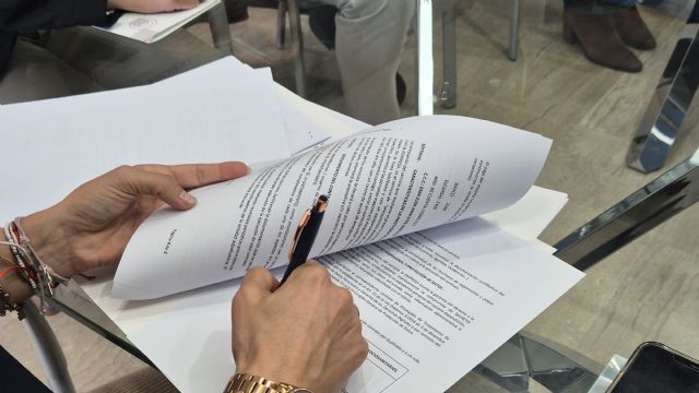 El Ayuntamiento de Archena refuerza la seguridad de mayores y dependientes con la firma de un convenio de teleasistencia - 1, Foto 1