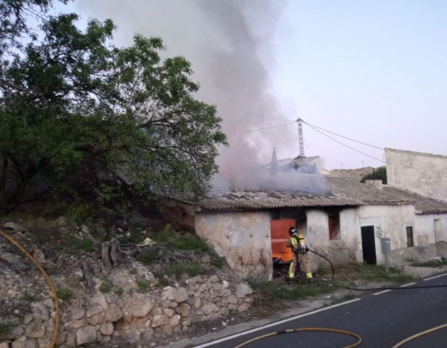 Bomberos apagan el incendio en una vivienda de Cieza - 2, Foto 2