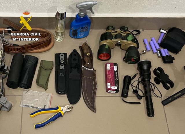 La Guardia Civil localiza y detiene a un huido de la justicia en Alhama de Murcia, Foto 2