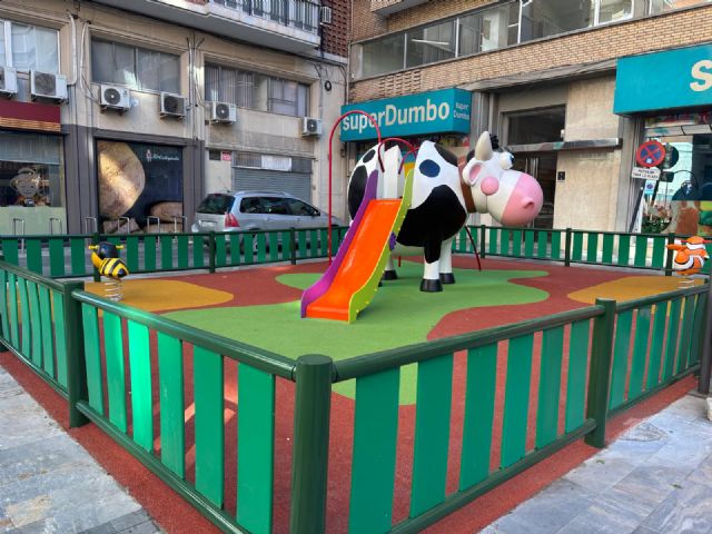 El Ayuntamiento de Murcia instala una nueva zona de juegos infantiles en la Plaza Escultor Roque López - 3, Foto 3
