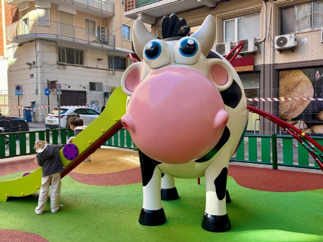 El Ayuntamiento de Murcia instala una nueva zona de juegos infantiles en la Plaza Escultor Roque López - 4, Foto 4